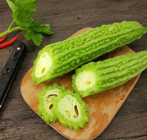小瑶吃瓜